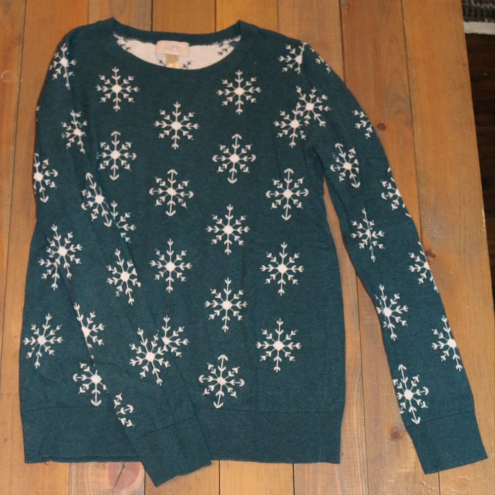 LOFT lightweight teal & white Snowflake sweater – size Medium